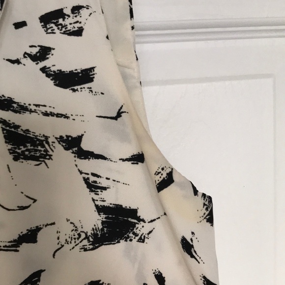 Off white sleeveless dress with pockets - Picture 9 of 10